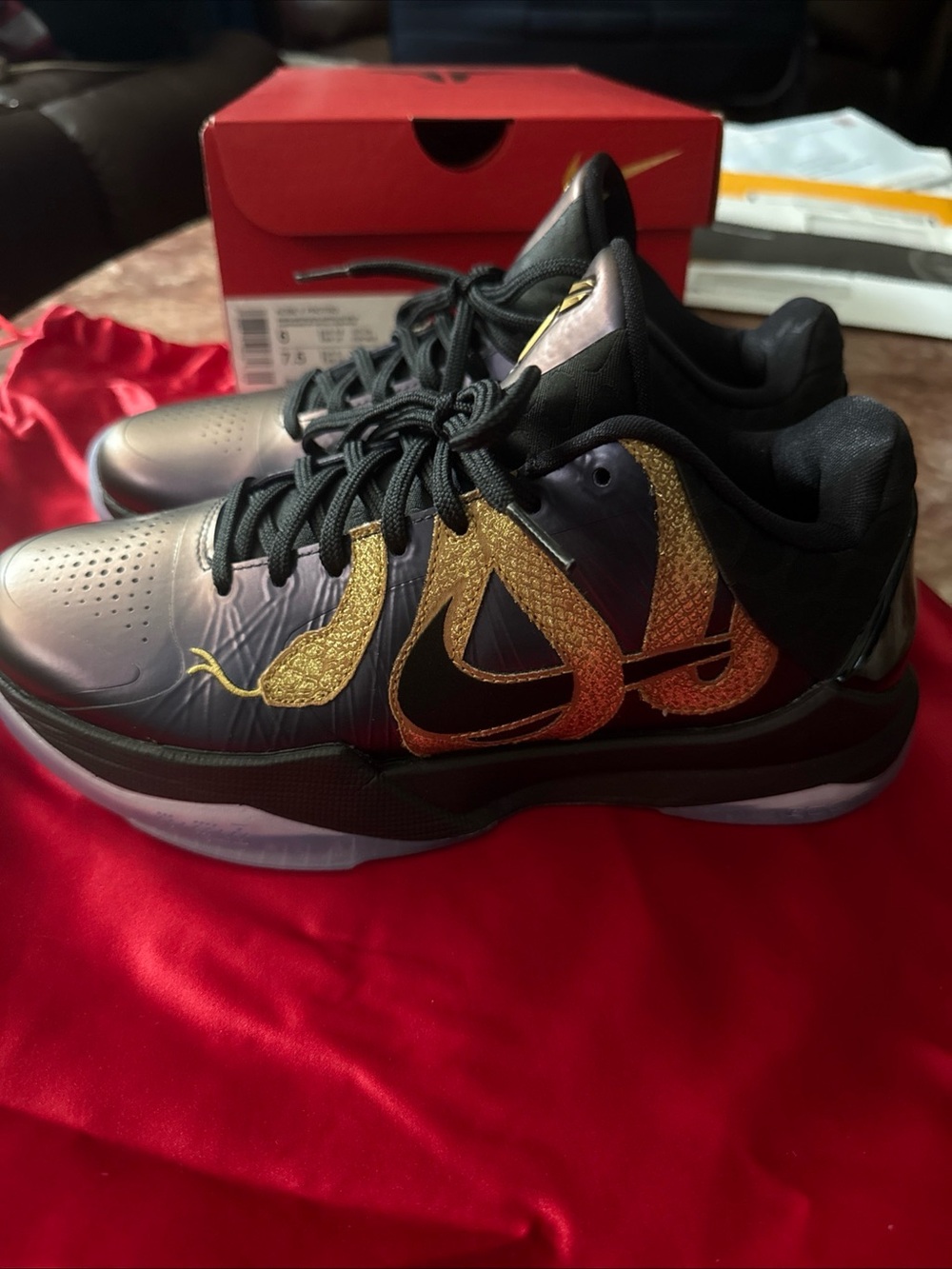 Nike Kids Black and Gold Low-Top Sneakers